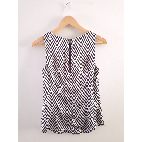✨3/$15 🆕Suzy Shier | Chevron Print Top - Picture 2 of 2
